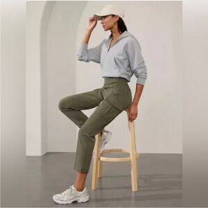 NWT Athleta Women’s Endless High Rise Cargo Pants Olive size 12